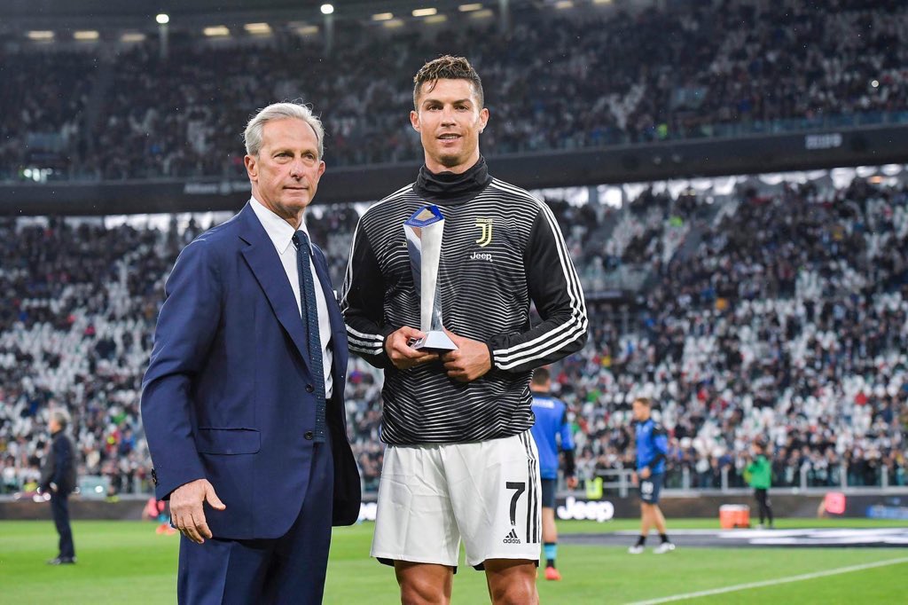 كرستيانو رونالدو يفوز بجائزة أفضل لاعب في الدوري الإيطالي